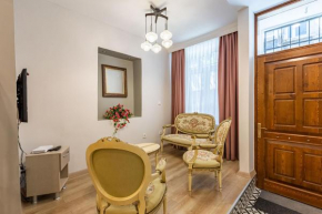 Nostalgic Duplex House near Trendy Attractions in Sisli